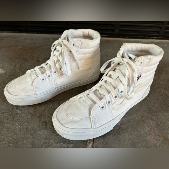 Vans High Tops Sk8-Hi Style - Womens size 6 / Boys size 4.5 - Picture 1 of 7